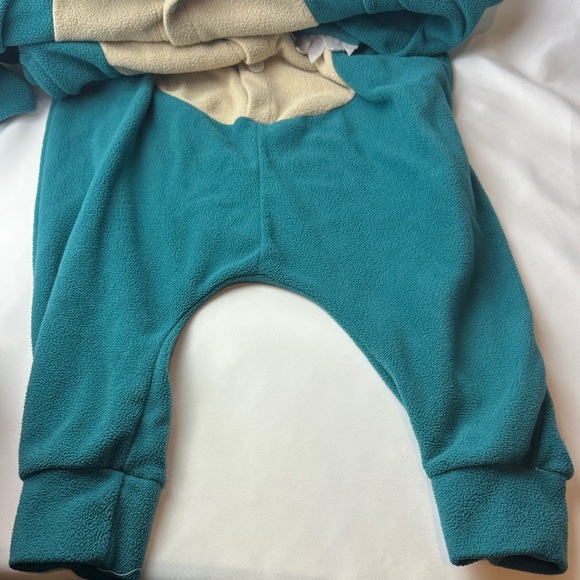 Pokemon Snorlax Onesie Costume with Red Pokemon Ball Candy Bucket - Kids ~4/5 - Picture 3 of 7